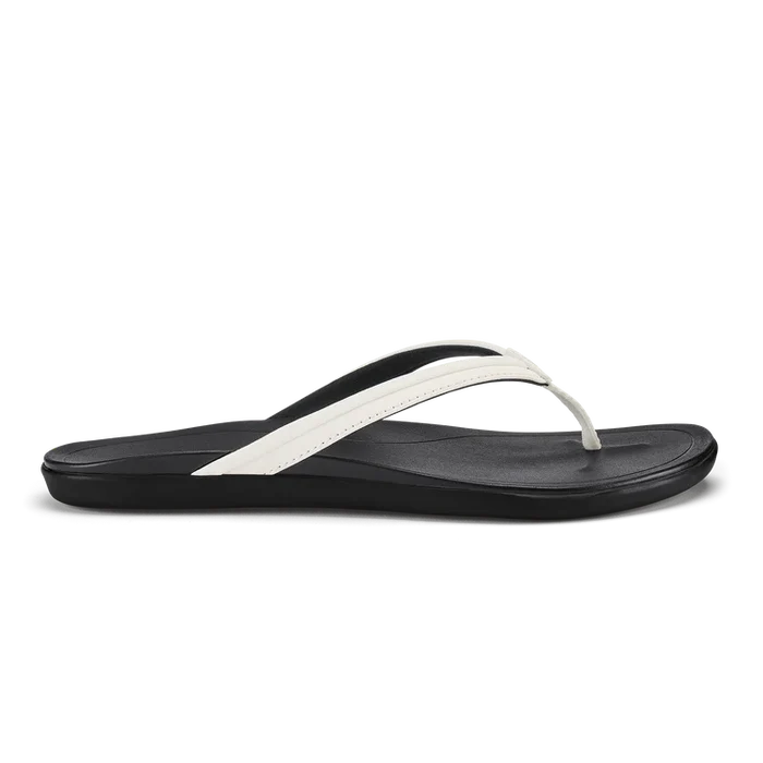 OluKai Women's Ho‘ōpio Maluā Beach Sandals