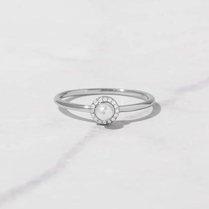Solitaire Pearl Ring
