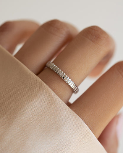 Dainty Fluted Ring