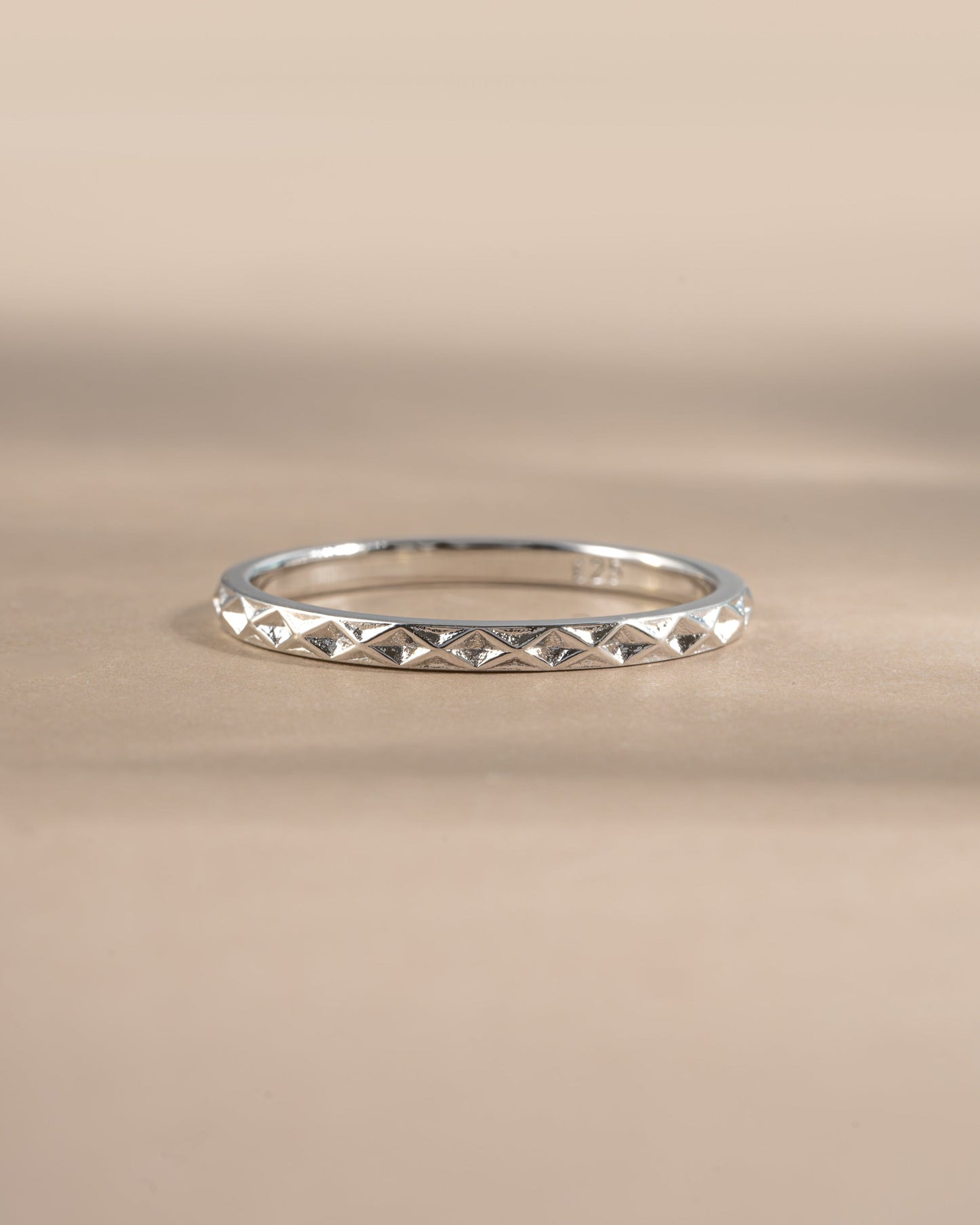 Simple Geometric Stacking Ring