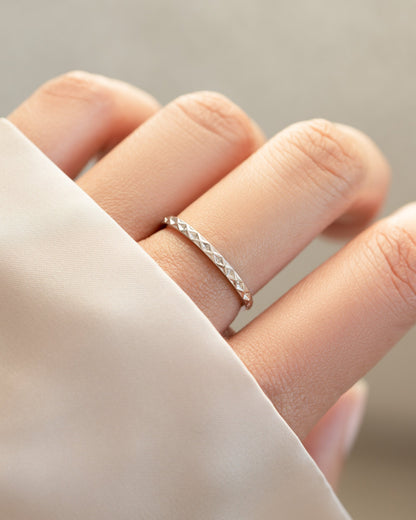 Simple Geometric Stacking Ring